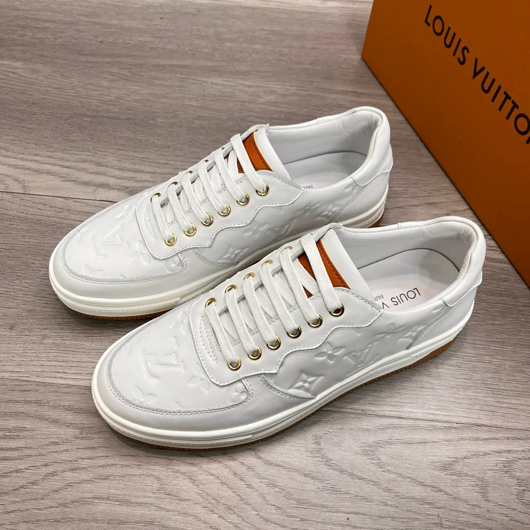 Ex-factory price: 400💰LV's latest casual men's shoes👉 👉 Popular casual fashion style, 💞 Simple and elegant style, 🔊 The fabric is made of imported cowhide, ☑️Comfortable sheepskin lining, original wear-resistant rubber outsole, real photos of classic models at the counter, two colors available, size: 38-44, (45 can be customized)